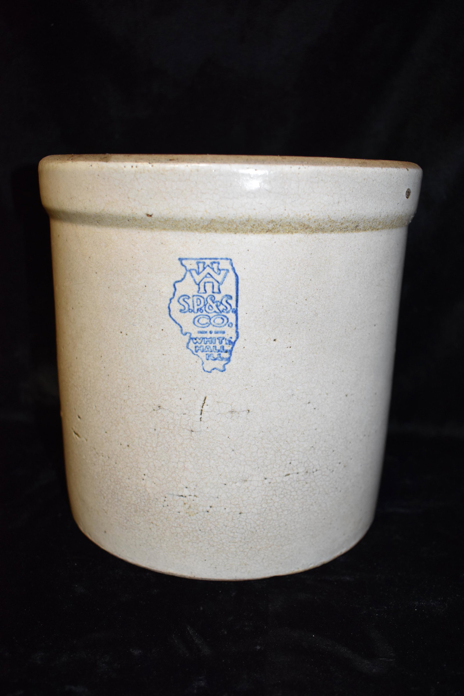 Antique White Hall 1 Gallon Crock: Antique S.P. & S 1 Gallon Crock Made in White Hall, Illinois. Very good condition for its age. Couple minor blemishes but still a good old crock. Measures 7 3/4" tall by 7 3/4" Diameter