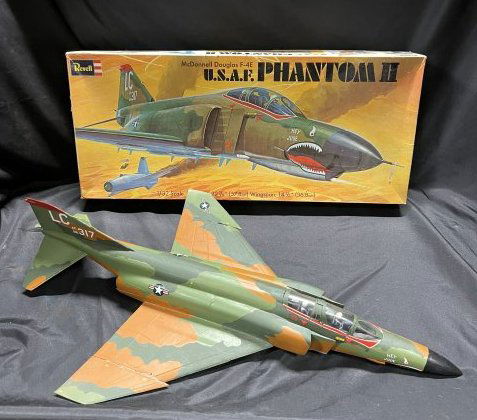 Revell McDonnell Douglas F-4E U.S.A.F. Phantom Model Airplane with the original box. (1 of 4)