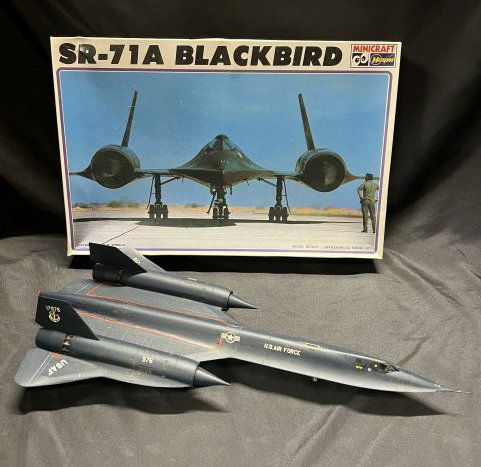 Minicraft Hasegawa Lockheed SR-71A Blackbird Model Airplane with the original box. (1 of 5)