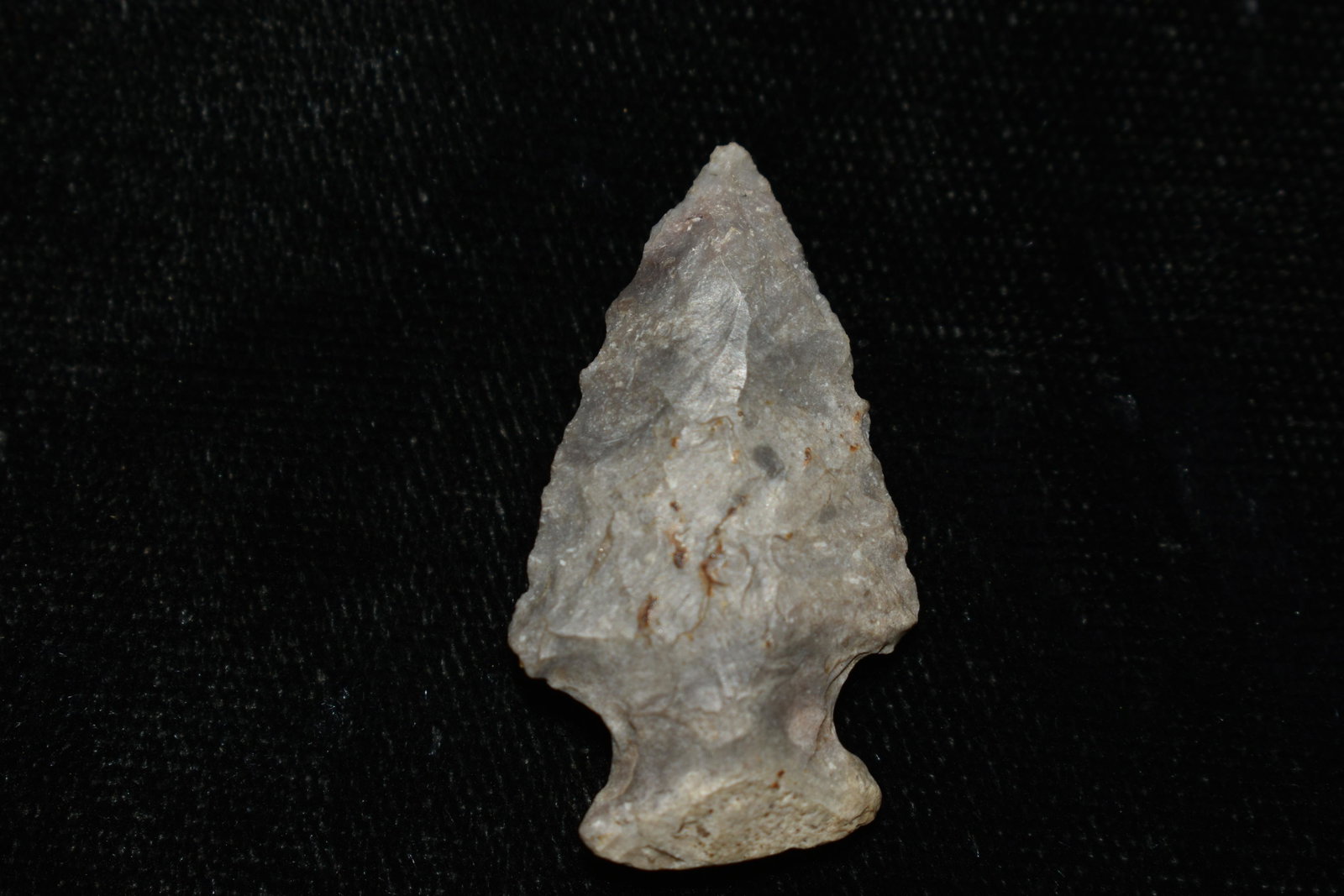 1 1/4" Bottlebeck Arrowhead found in Dane Co., WI: 1 1/4" Bottleneck Arrowhead found by a member of the Martin family in Dane Co., Wisconsin. Ancient prehistoric authentic native american artifacts.
