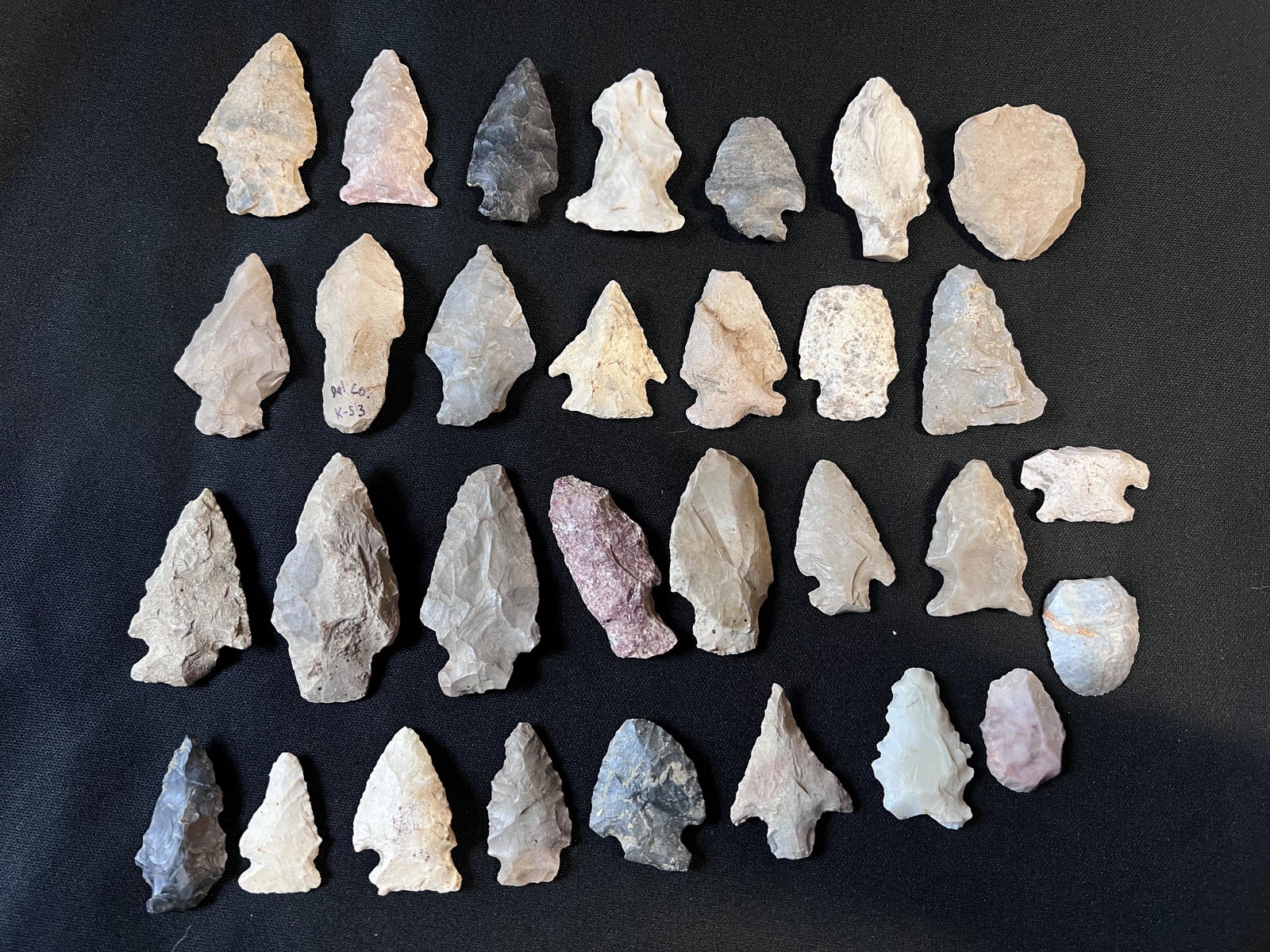 Group of 30 Arrowheads Found in Ohio. Ex: John Bennett Collection. The longest is 2 3/16 inches.: Group of 30 Arrowheads Found in Ohio. Ex: John Bennett Collection. The longest is 2 3/16 inches. Ancient prehistoric authentic native american artifacts.