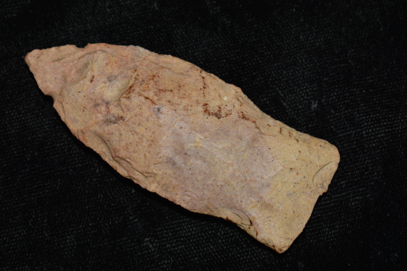 2 1/2" Steuben Arrowhead found in Pettis Co., Mo.: 2 1/2" Steuben Arrowhead found in Pettis Co., Mo. Ex Glen Hicks collection. Ancient prehistoric authentic native american artifacts.