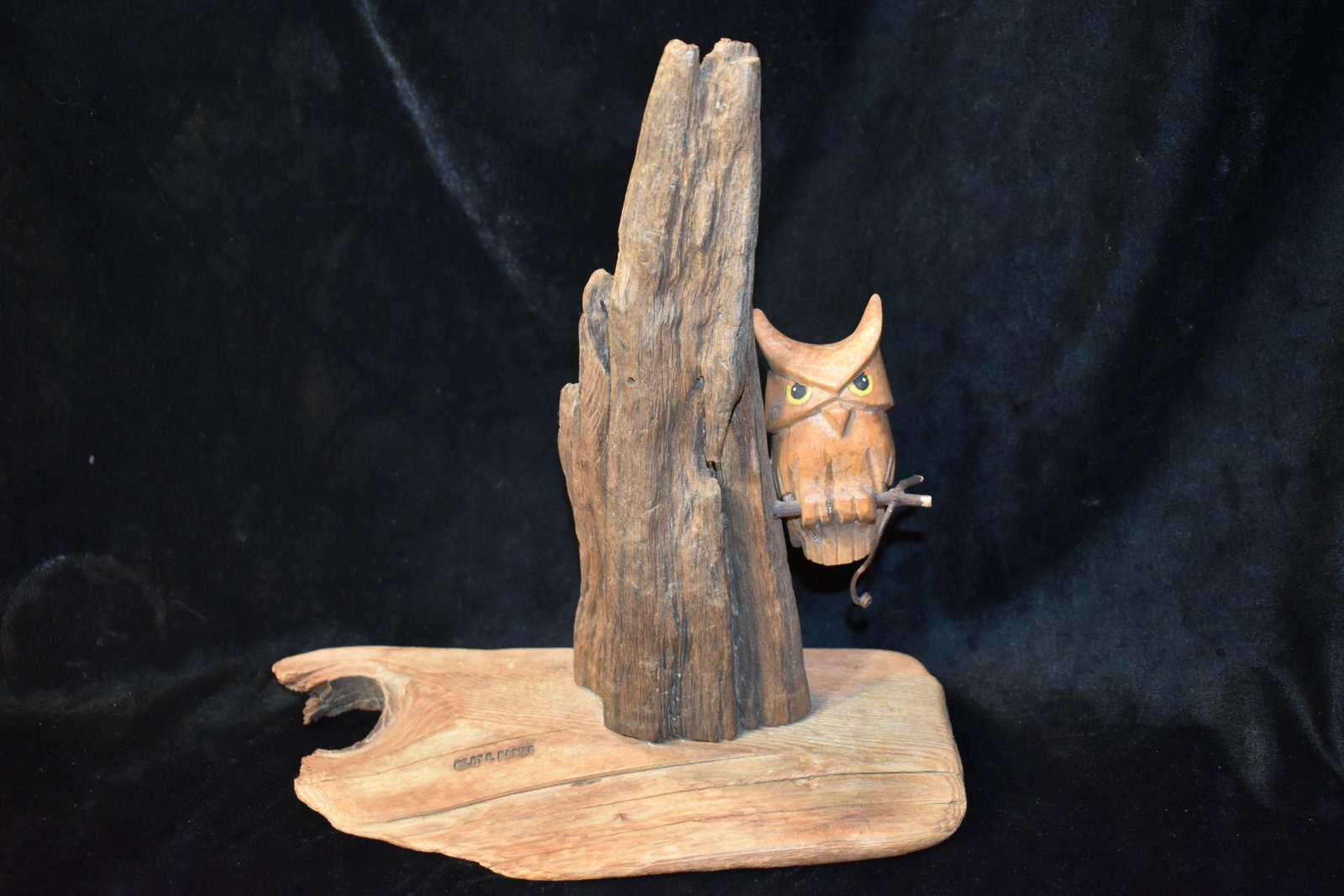 Rare Vintage Folk Art Owl Drift Wood Carving by Riley F. Napier: Rare Vintage Folk Art Owl Carving by Riley F. Napier. This piece is made of driftwood and in excellent condition. Riley Napier is a famous artist from Florida who specialized in paintings and driftwoo