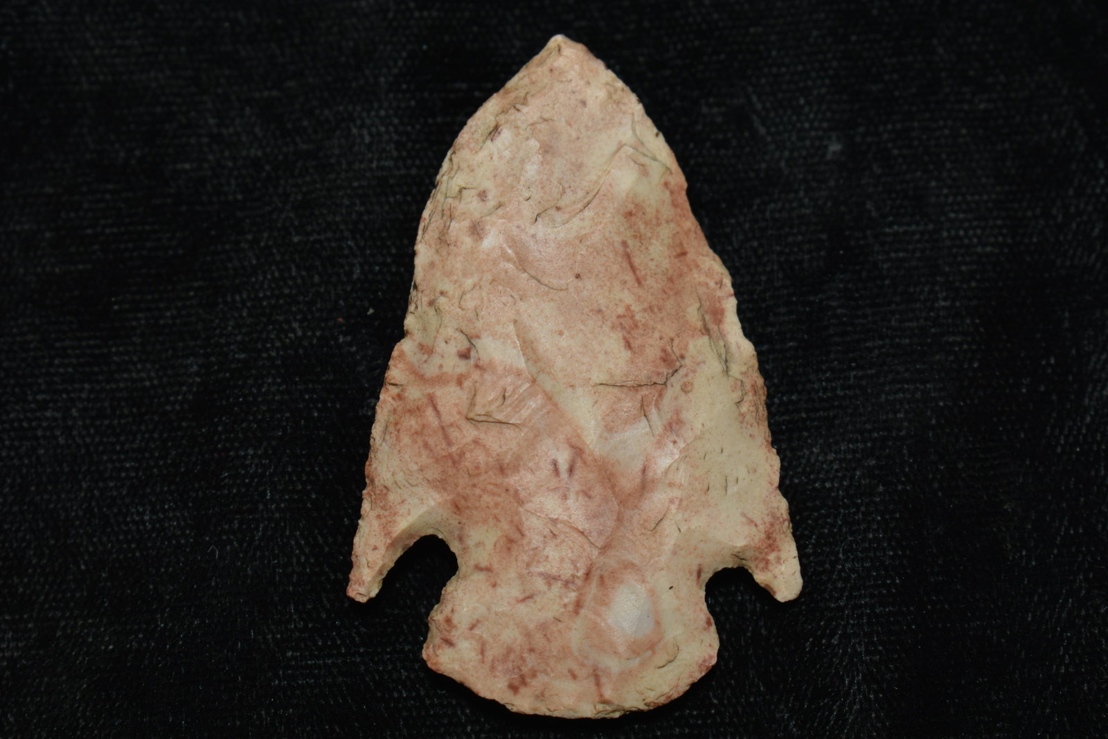 2 1/8" Colorful Big Creek Arrowhead found in Butler County, Mo.: 2 1/8" Colorful Big Creek Arrowhead found in Dent County, Mo. by members of the Hart Family Ancient prehistoric authentic native american artifacts.