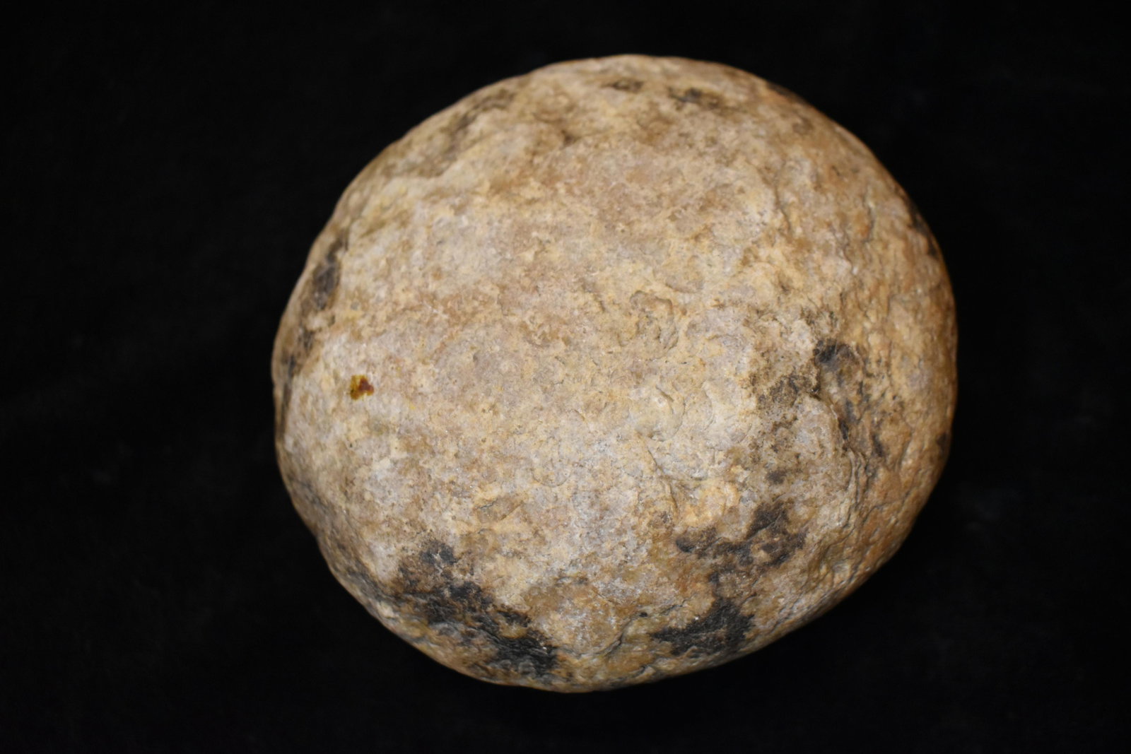 5 Bird points Found in Dent Co, Mo by members of the Hart Family: 4" Quartz Disc Found in Dent Co, Mo by members of the Hart Family. Ancient prehistoric authentic native american artifacts.