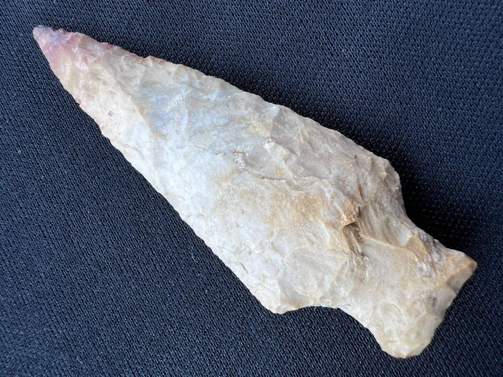 2 1/2" Nolan Texas Arrowhead. Ex: Ben Winchester Museum Collection.: 2 1/2" Nolan Texas Arrowhead. Ex: Ben Winchester Museum Collection. Ancient prehistoric authentic native american artifacts.
