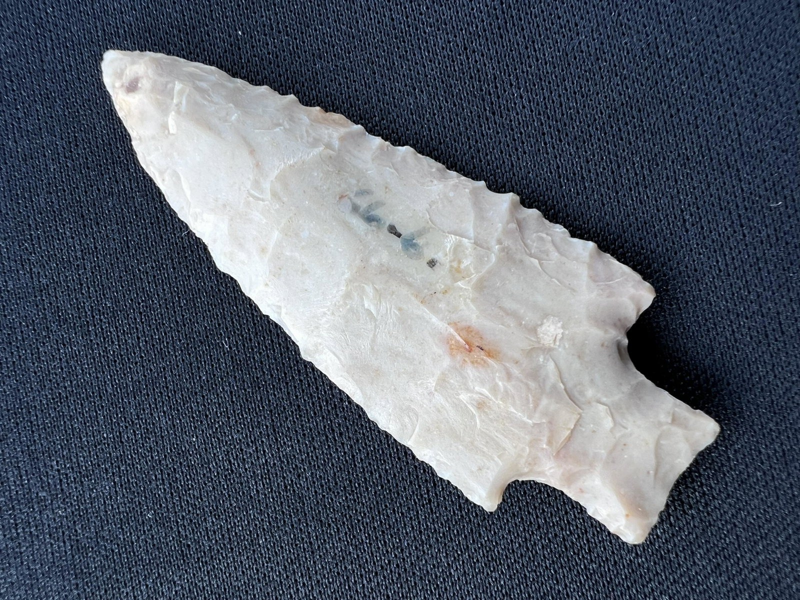 2 5/16" Adena Robbins Texas Arrowhead. Ex: Ben Winchester Museum Collection.: 2 5/16" Adena Robbins Texas Arrowhead. Ex: Ben Winchester Museum Collection. Ancient prehistoric authentic native american artifacts.