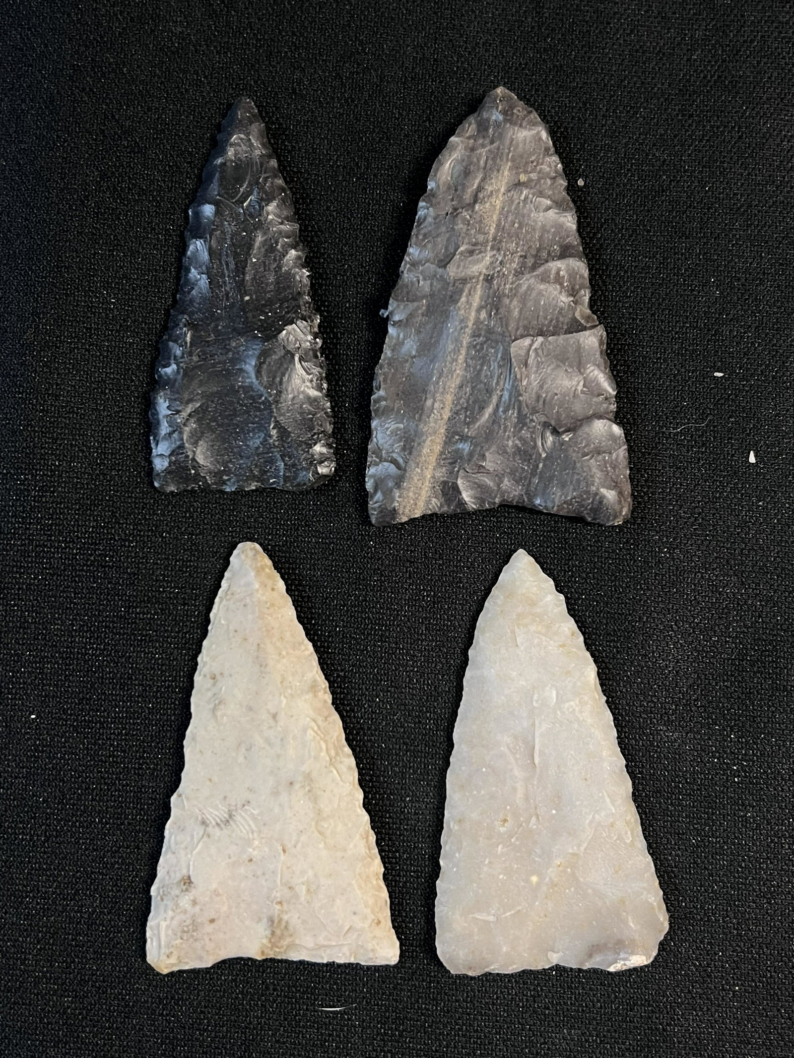 4 Texas Triangles Arrowheads. Longest is 2 1/16 inches. Ex: Ben Winchester Museum Collection.: 4 Texas Triangles Arrowheads. Longest is 2 1/16 inches. Ex: Ben Winchester Museum Collection. Ancient prehistoric authentic native american artifacts.