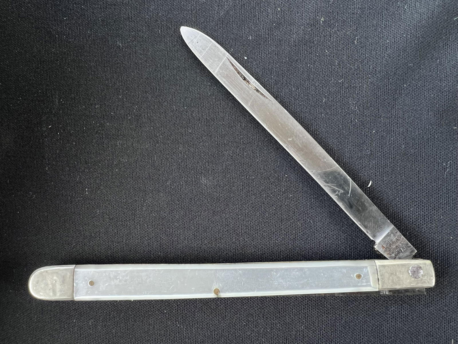 Sabre Stainless Japan Faux Pearl Handle Single Blade Knife in great condition. Measures 5 1/8: Sabre Stainless Japan Faux Pearl Handle Single Blade Knife in great condition. Measures 5 1/8 inches closed.