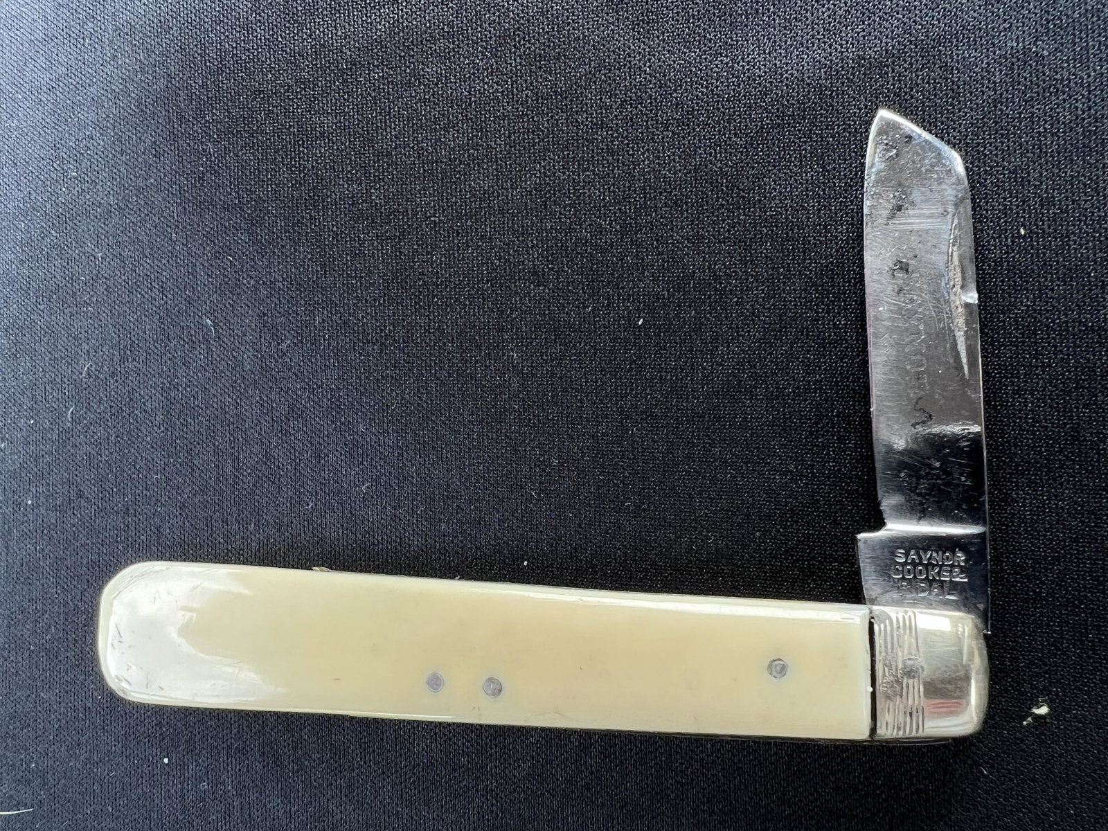 Saynor Cooke & Ridal Obtain Sheffield England Pre Ban Ivory Handle Single Blade Knife in Great: Saynor Cooke & Ridal Obtain Sheffield England Pre Ban Ivory Handle Single Blade Knife in Great Condition. Measures 4 5/16 inches closed.