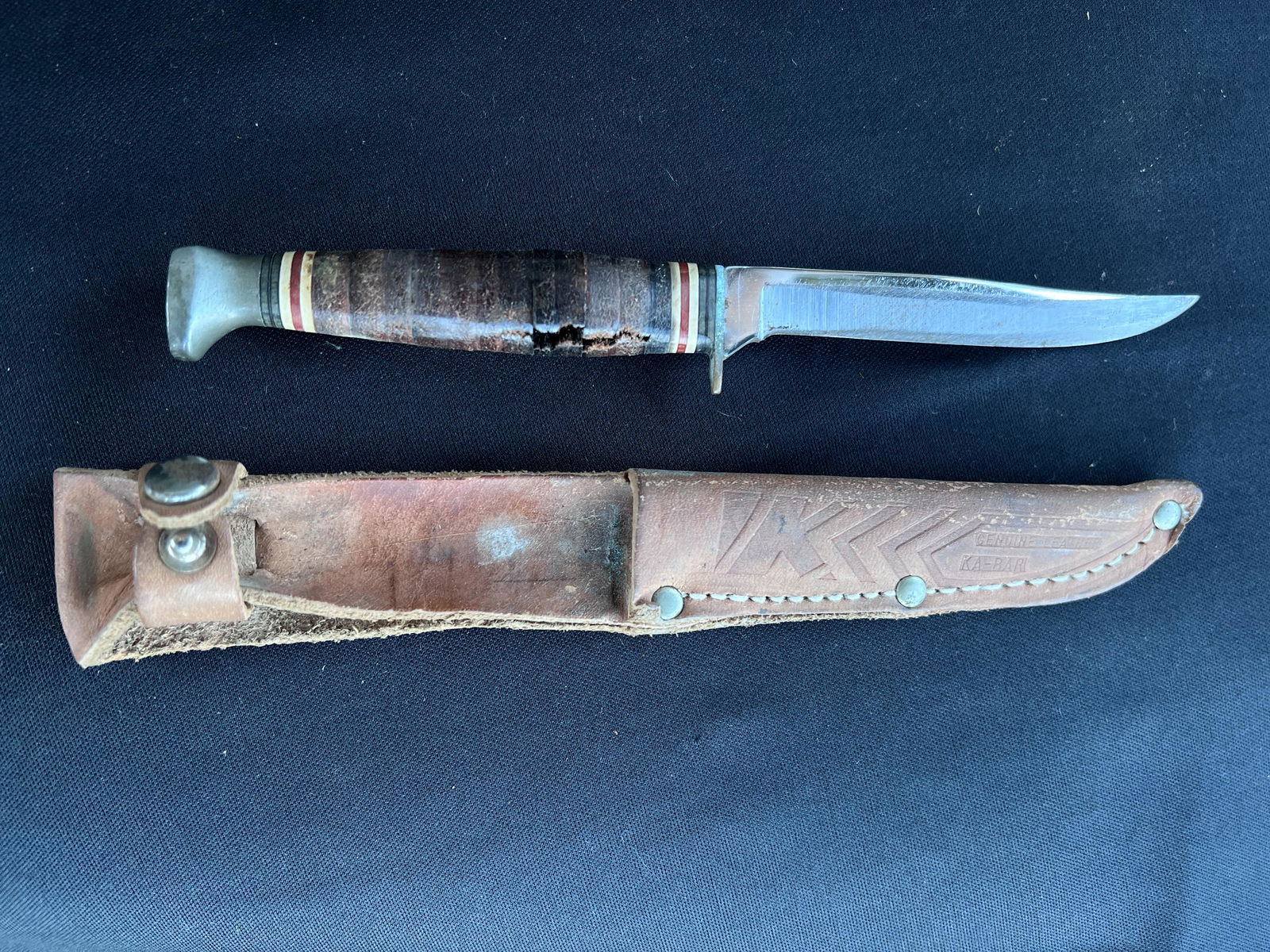 Ka-Bar 1226 Fixed Blade Knife with the original sheath. The knife measures 7 1/8 inches. The: Ka-Bar 1226 Fixed Blade Knife with the original sheath. The knife measures 7 1/8 inches. The leather handle has some damage as seen in the pictures.