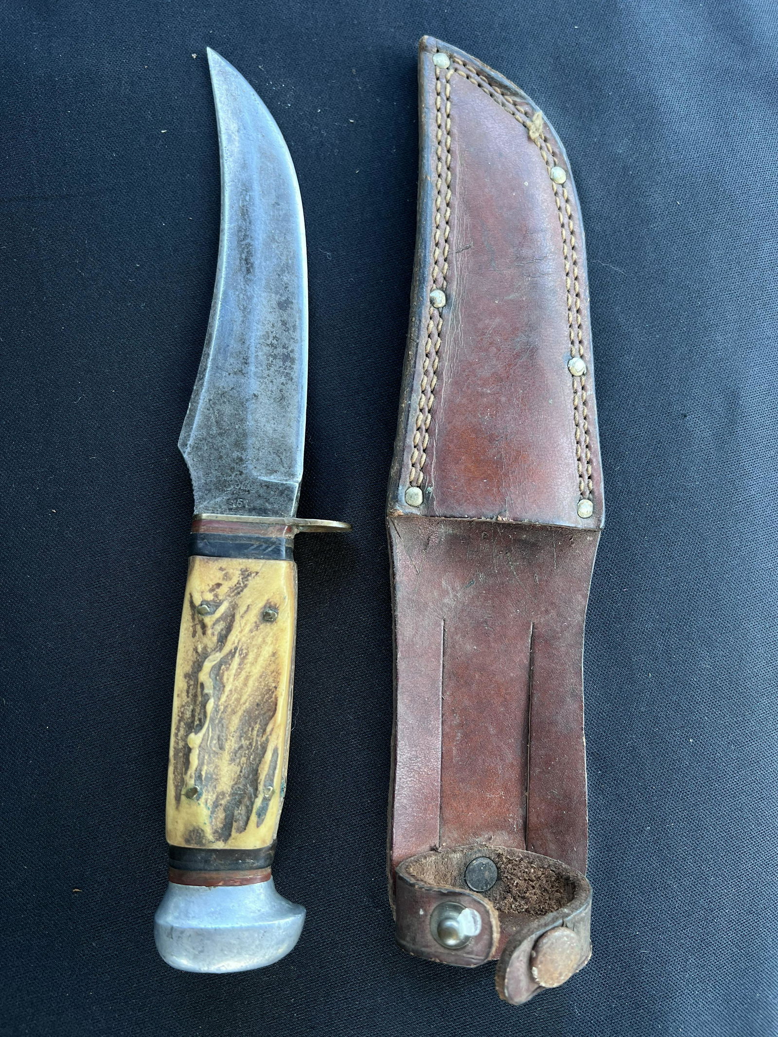 American Knife Company Germany Solingen 151 Fixed Blade Antler Handle Knife. The knife measures 9: American Knife Company Germany Solingen 151 Fixed Blade Antler Handle Knife. The knife measures 9 inches.