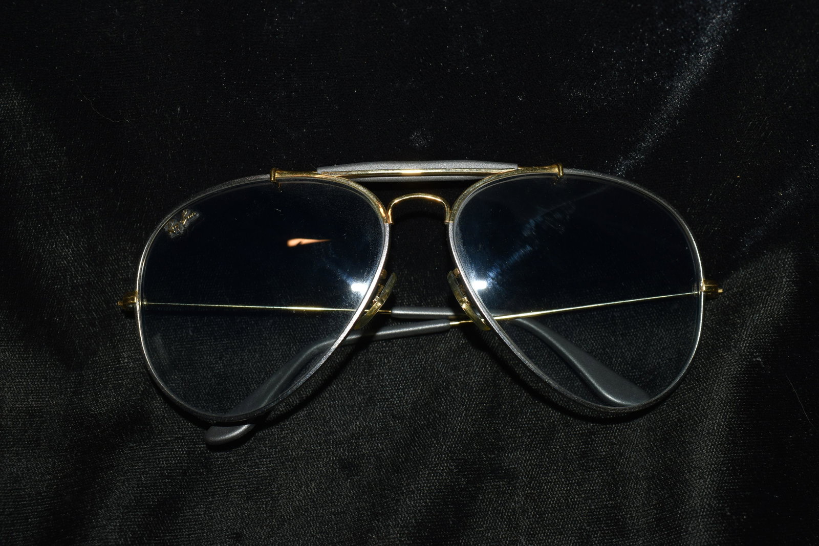 Ray Ban Aviator Glasses w/ Green Lenses: Ray Ban Aviator Glasses w/ Green Lenses in excellent condition. Size Large. These glasses generally sell for around $130-160.