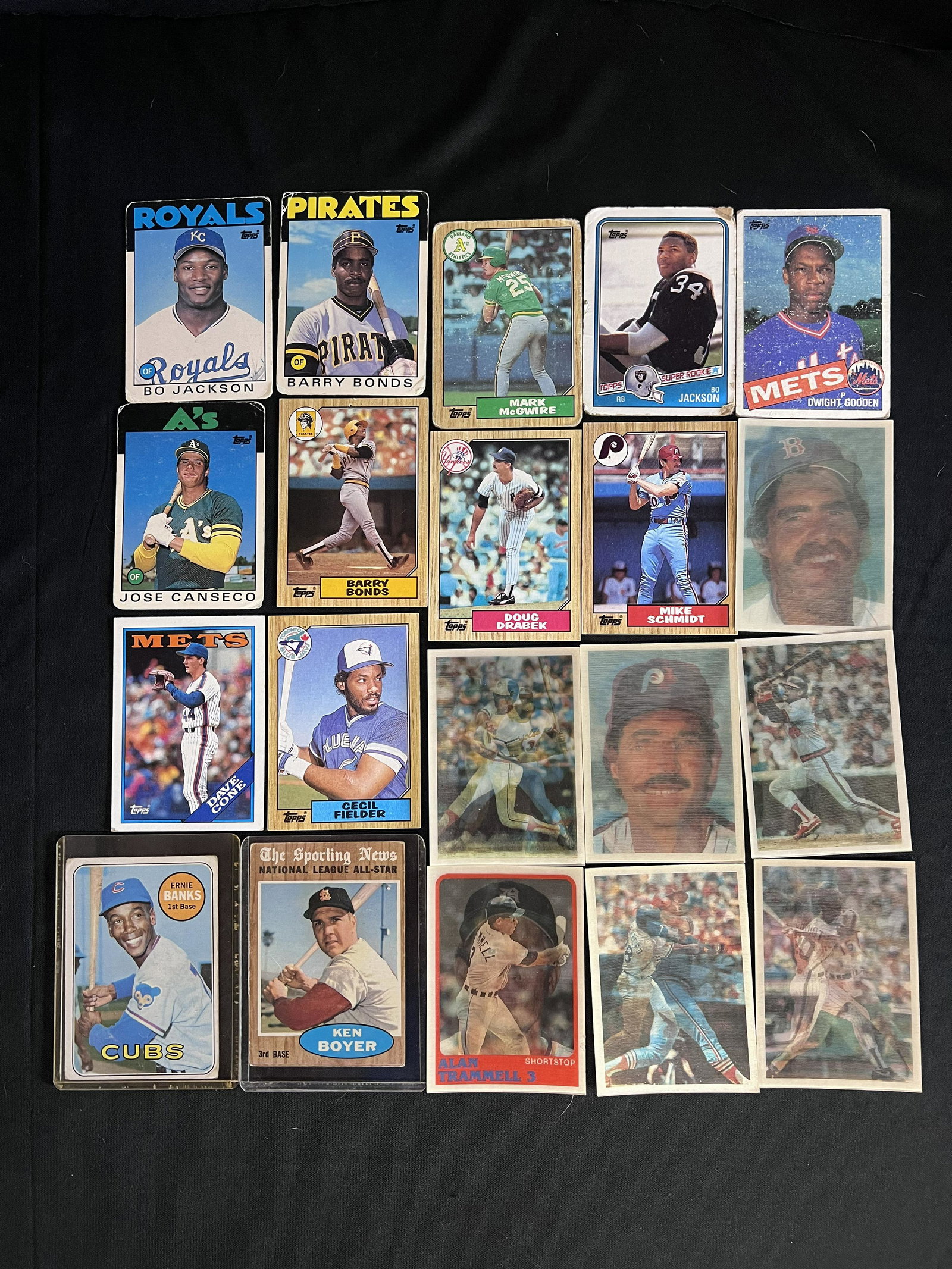 Group of 20 Baseball Cards. Includes Rookies of Barry Bonds, Mark McGwire, Bo Jackson, Jose: Group of 20 Baseball Cards. Includes Rookies of Barry Bonds, Mark McGwire, Bo Jackson, Jose Canseco, Dwight Gooden. Alson includes Ernie Banks, Ken Boyer and more.