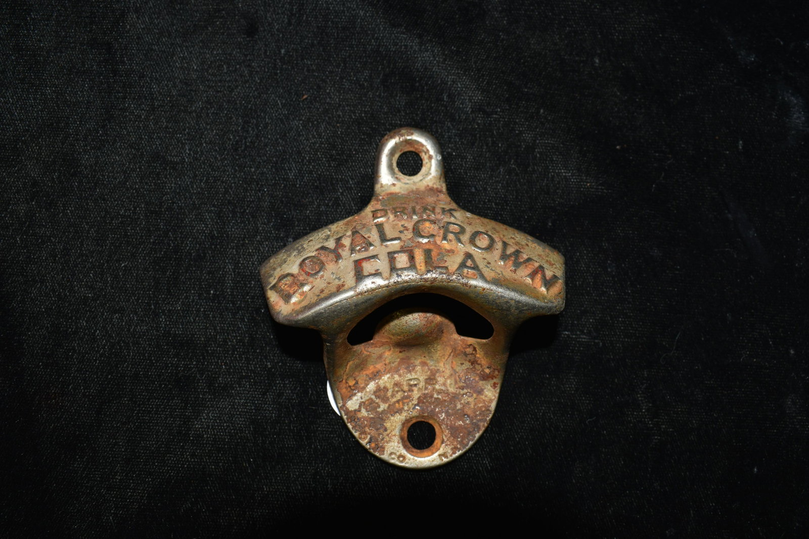 VINTAGE Drink Royal Crown Cola STARR X WALL MOUNT BOTTLE OPENER BROWN CO.: VINTAGE Drink Royal Crown Cola STARR X WALL MOUNT BOTTLE OPENER BROWN CO. Still usable. 2 3/4"