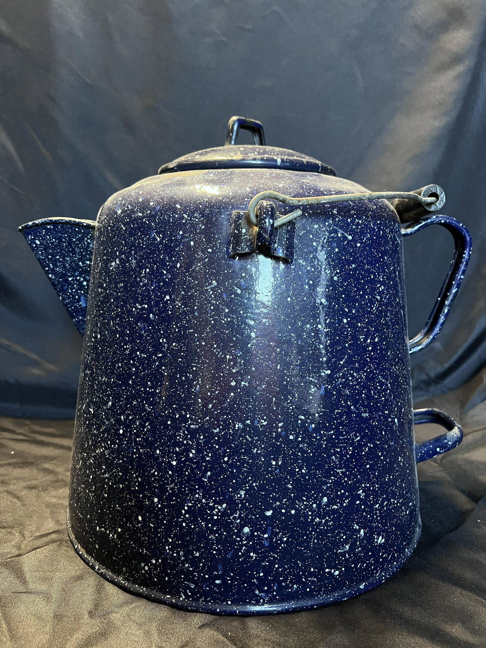 Vintage 11 1/4" Blue and White Speckled Enamelware Large Pitcher. 10 1/2 inches Diameter. In great: Vintage 11 1/4" Blue and White Speckled Enamelware Large Pitcher. 10 1/2 inches Diameter. In great condition with no rust.