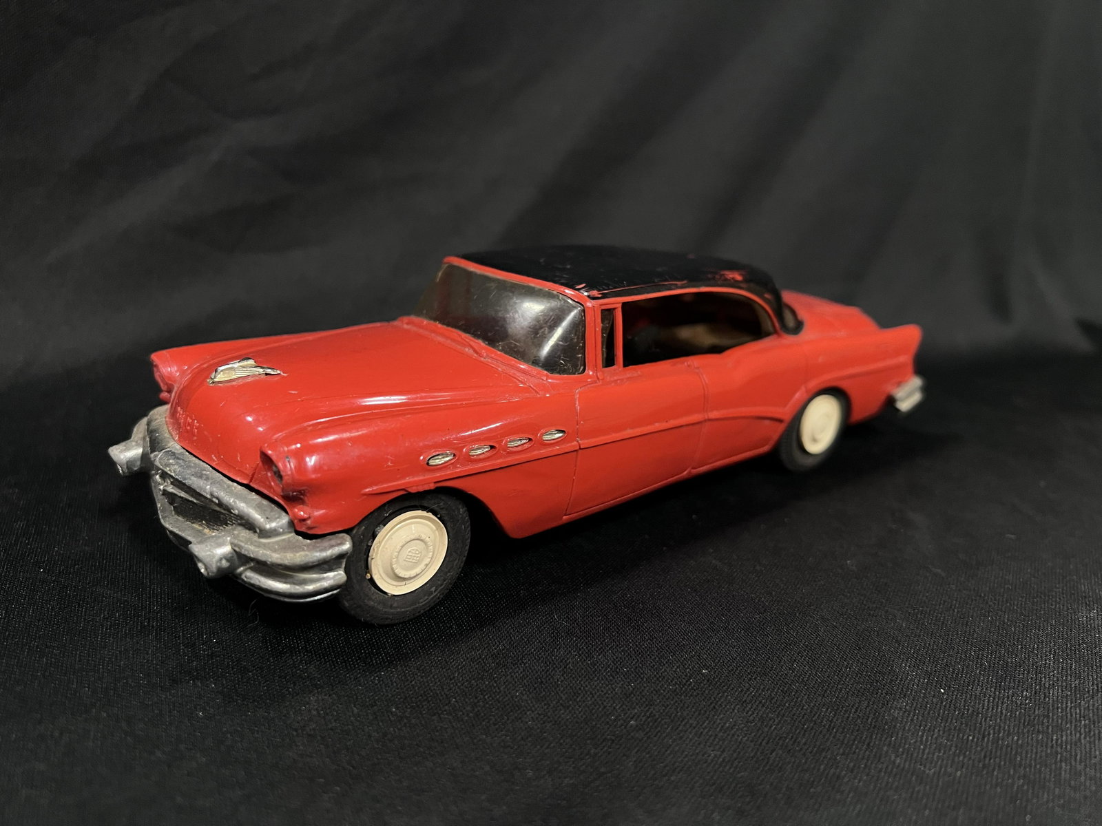 A.M.T. Inc. Buick Roadmaster Vintage Toy Car (1 of 10)