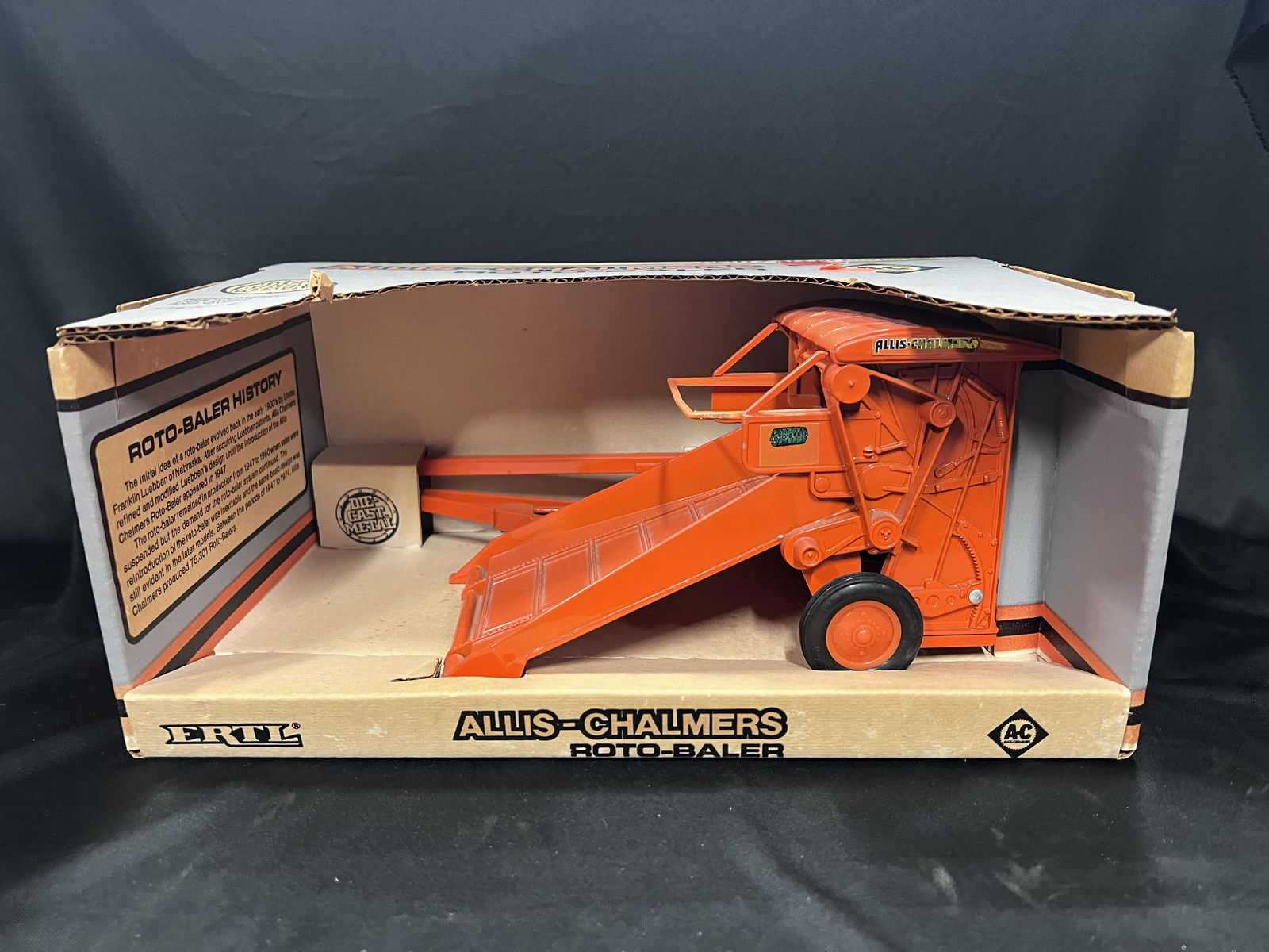 ERTL Allis-Chalmers Roto Baler Die Cast Metal Toy Baler. (1 of 6)