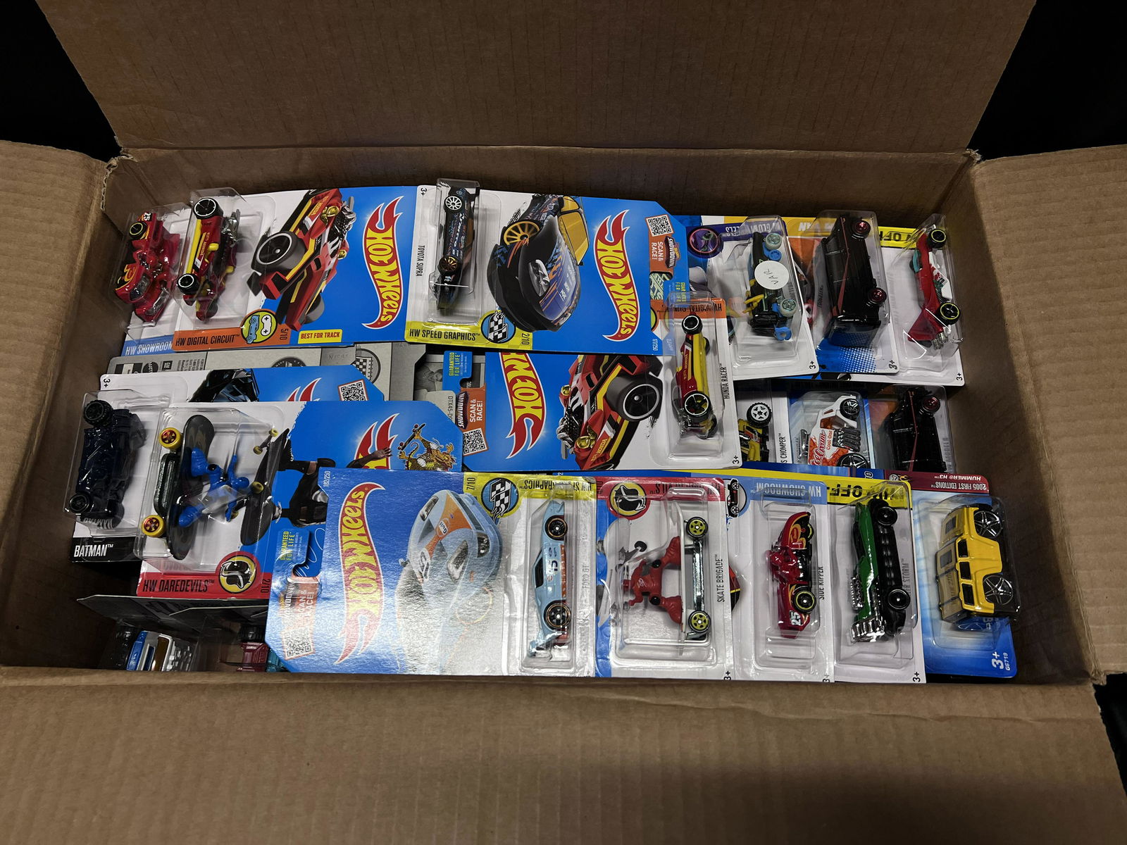 Mattel Hot Wheels Cars L2593 Assortment Contains 72 PCS.: Mattel Hot Wheels Cars L2593 Assortment Contains 72 PCS. Unsearched by us and possibly never opened Box of New Hot Wheels Cars in their original package. Picture of cars if for reference only and the