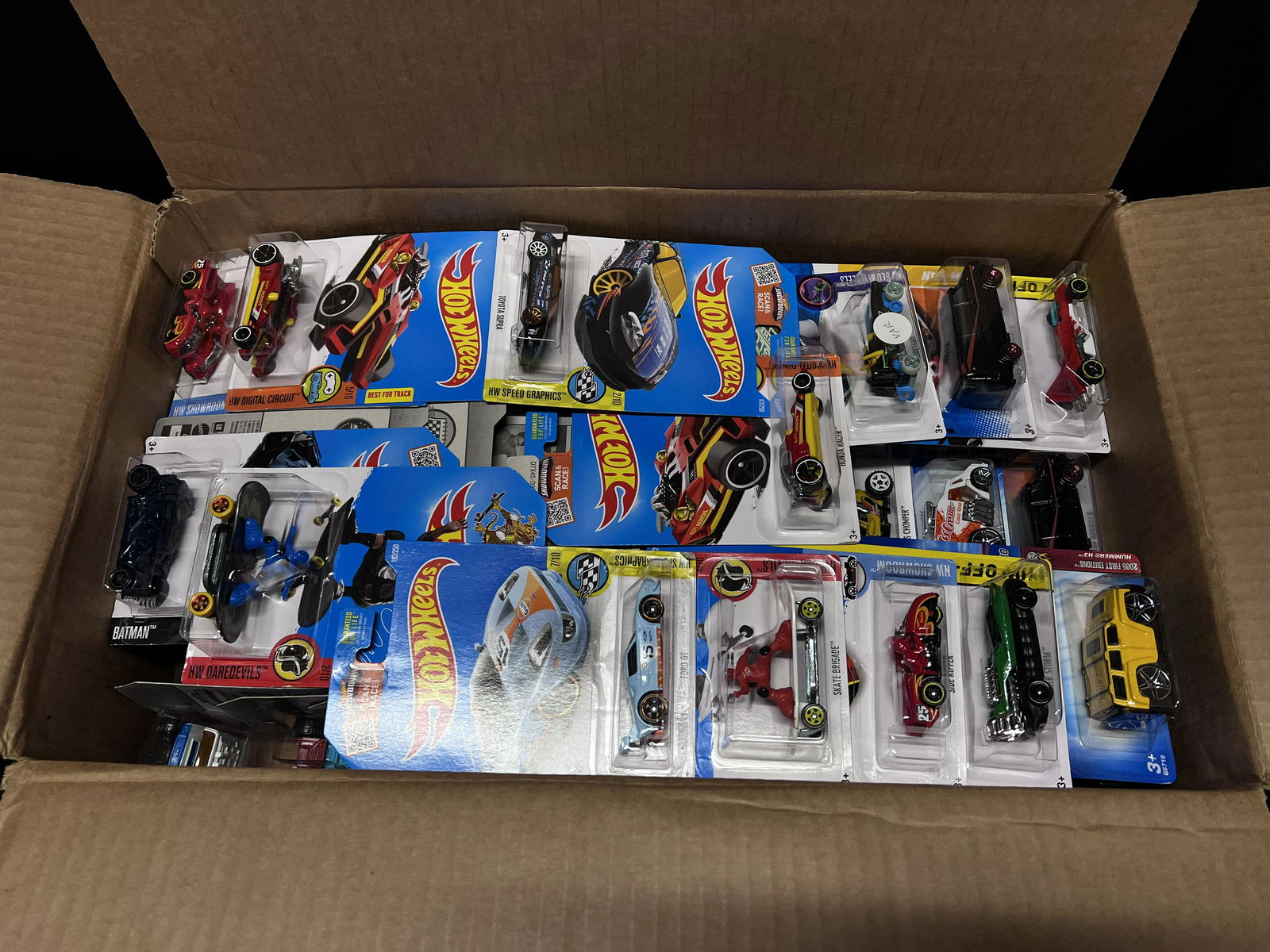Mattel Hot Wheels Cars L2593 Assortment Contains 72 PCS.: Mattel Hot Wheels Cars L2593 Assortment Contains 72 PCS. Unsearched by us and possibly never opened Box of New Hot Wheels Cars in their original package. Picture of cars if for reference only and the