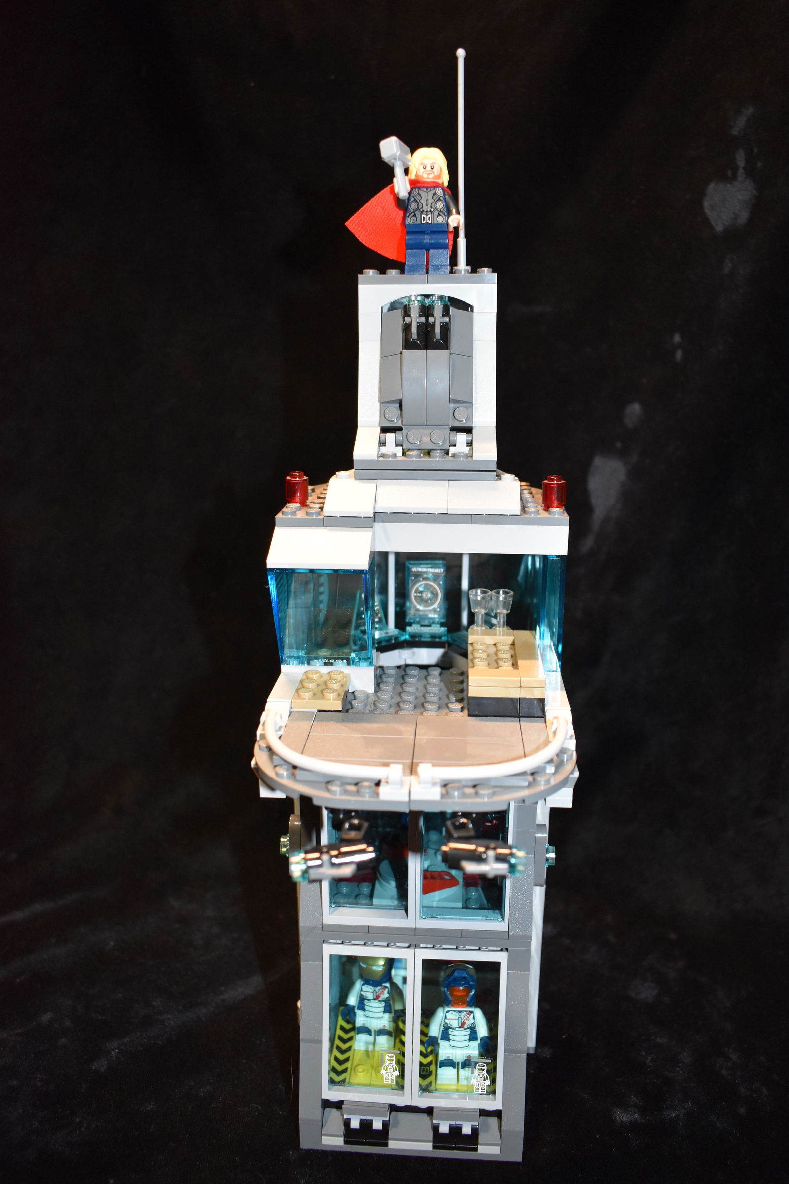 LEGO Super Heroes Attack on Avengers Tower 76038 (1 of 5)