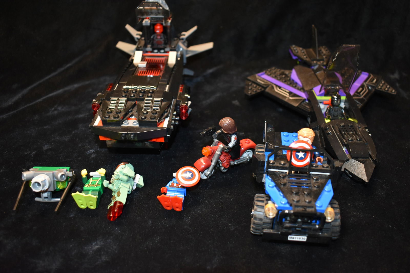 LEGO Iron Skull Sub Attack 76048 & Building Kit & Black Panther Pursuit 76047: LEGO Iron Skull Sub Attack 76048 & Building Kit & Black Panther Pursuit 76047. Like new condition. Reviewed these pieces. Appears to have all of its components, characters and blocks. Original boxes n
