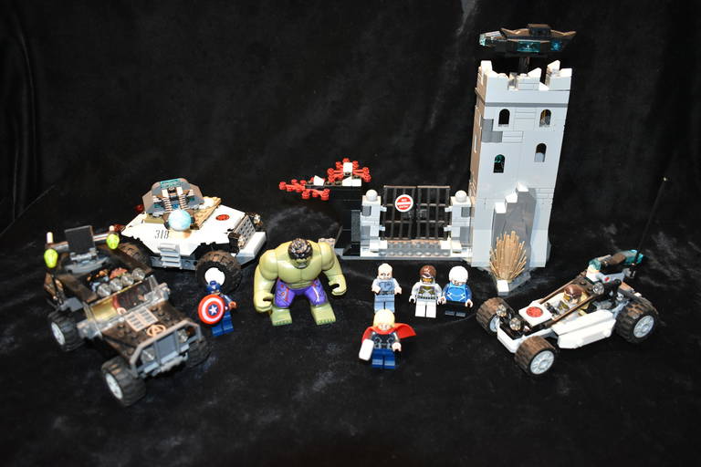 LEGO 76041 Hydra Fortress Smash and 76030 Avengers Hydra Showdown ...