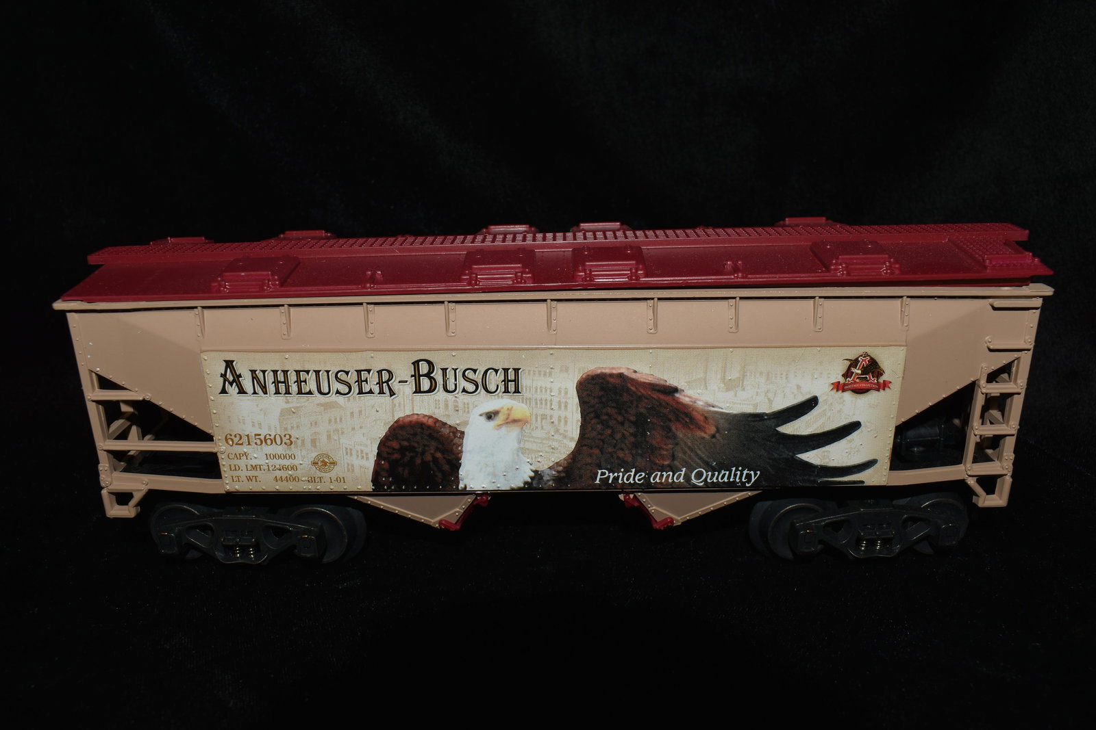 K-Line K621-5603 Anheuser-Busch Budweiser Heritage Collection Covered Hopper (1 of 4)