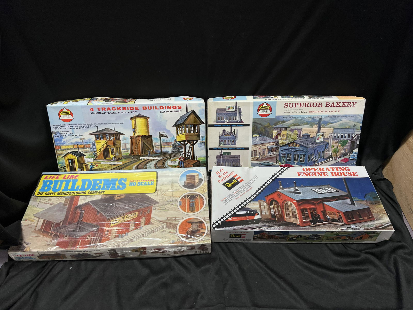 4 Toy Train Buildings by Minikits, A.H.M., Revell and Life - Like. (1 of 6)