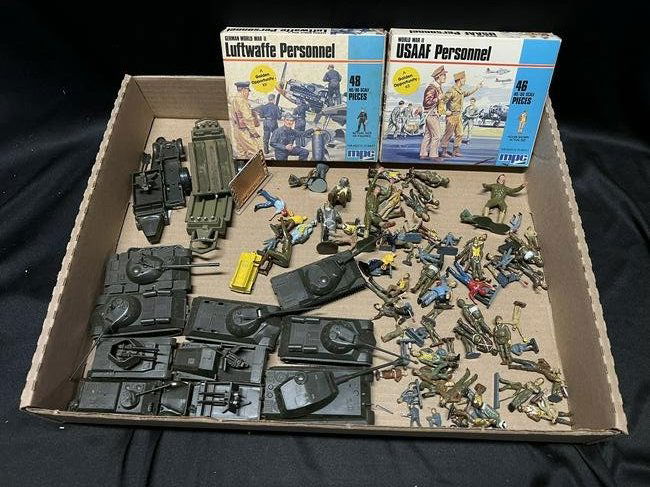 Group MPC Military toy models men, tanks, jeeps, trailers (1 of 6)