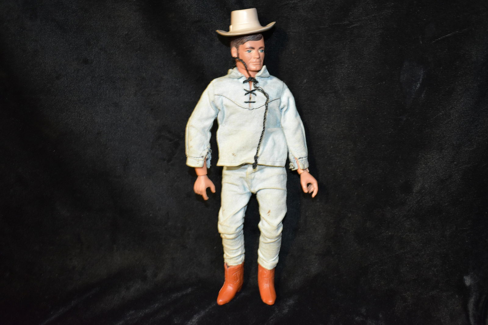 Vintage 1973 Gabriel Toys The Lone Ranger: Vintage 1973 Gabriel Toys The Lone Ranger. He looks like he got in a fight with Tonto. Clothes are a bit worn with grungy clothes. One boot has cracks in it. Body is nicely still intact. Measures 9 1/