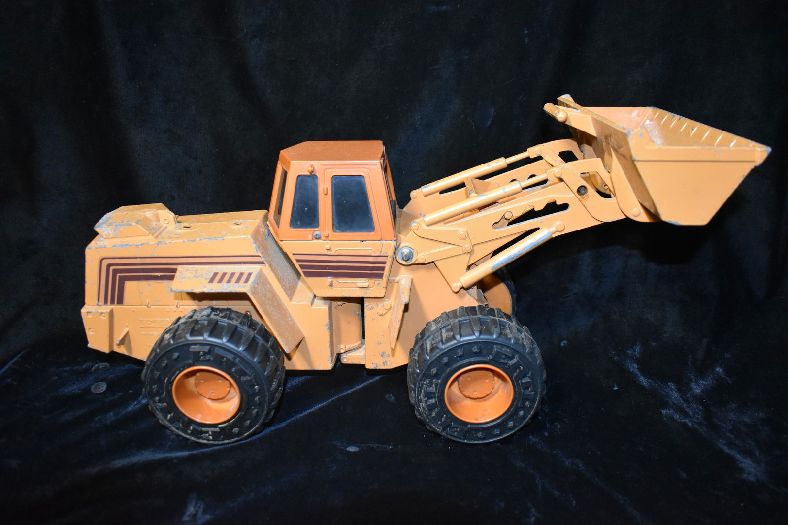 1987 Ertl Case Front End Loader 1/16 Scale Large (1 of 7)