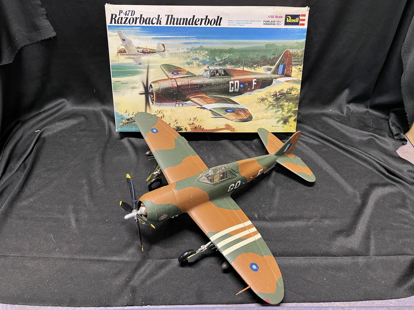 Revell P-47D Razorback Thunderbolt Model Airplane 1/32 Scale (1 of 6)