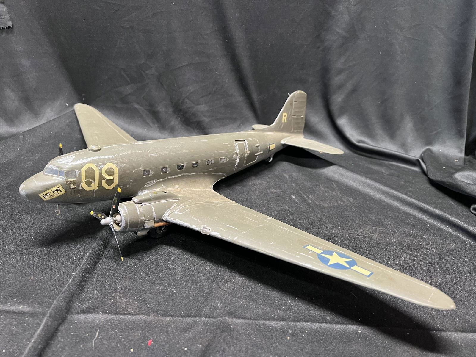 Monogram C-47 Skytrain Model Airplane 1/48 Scale (1 of 6)