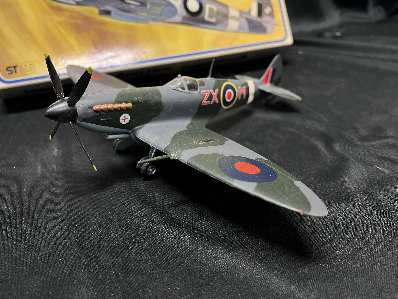 Revell B-17E Memphis Belle Model Airplane 1/72 Scale (1 of 6)