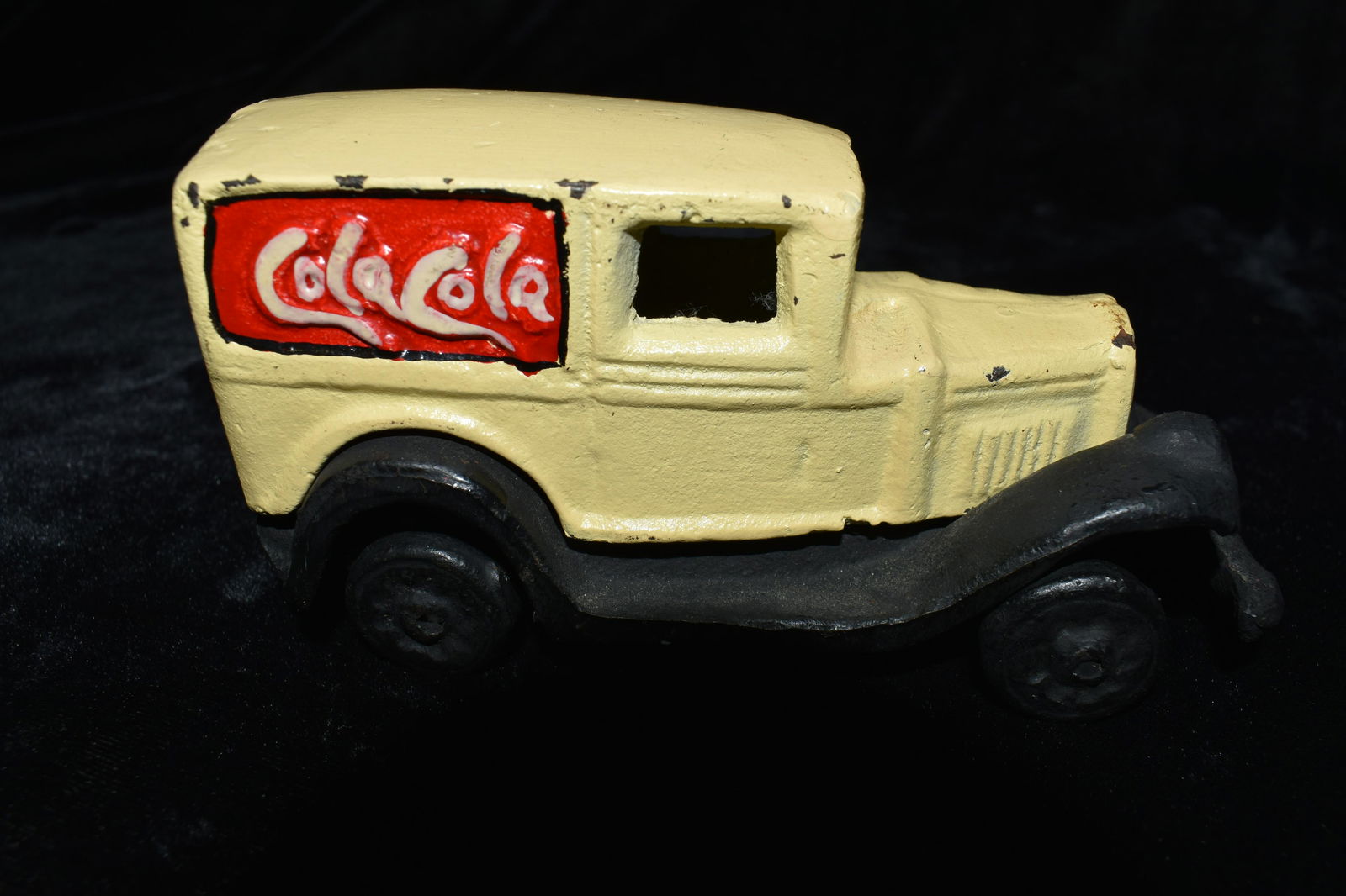Vintage 1920's Cast Iron Coca Cola Delivery Truck (1 of 6)