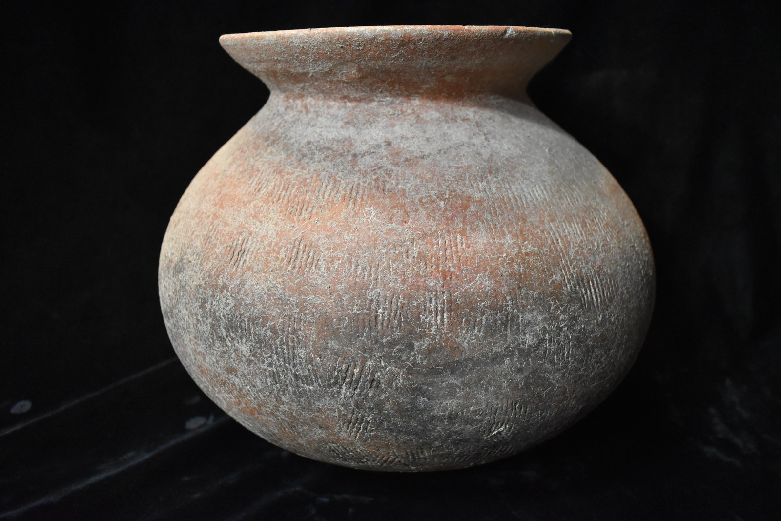 12" Exquisite Ban Chiang Pottery Pot from Chiang Mai, Thailand: Exquisite Ban Chiang Pottery Pot from Chiang Mai, Thailand. The Ban Chiang Culture made pottery as far back as 7 thousand years ago making it some of the oldest pottery in the world. They continued th