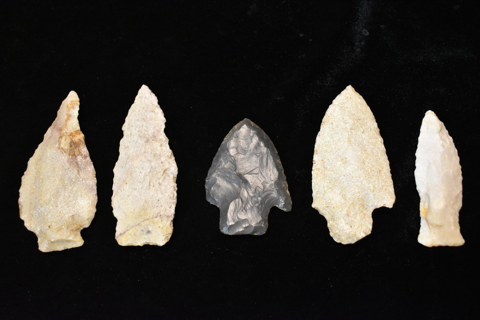 5 Arrowheads found in Taney Co, Mo  Ex Bradshaw Collection (1 of 3)