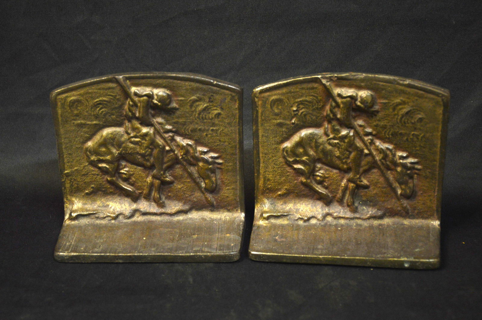 Vintage Metal Bookend Set End of The Trail. 4 1/4" Tall 5 1/4" Wide: Vintage Metal Bookend Set End of The Trail. 4 1/4" Tall 5 1/4" Wide