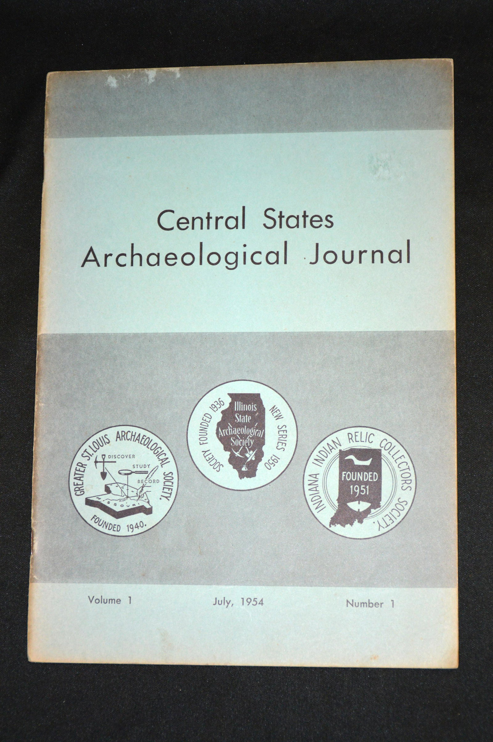 1954 Volume 1 Number 1 Central States Archaeological Journal.: 1954 Volume 1 Number 1 Central States Archaeological Journal. Rare and in great condition.