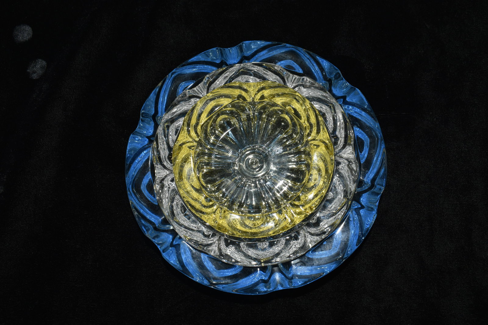 3 Vintage Nesting Ashtrays Super Clean (look unused) (1 of 6)