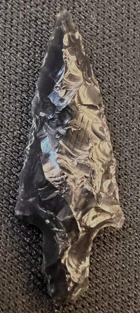 1 1/8" Rose Springs Stemmed , Keele COA. Made from Obsidian and found in Oregon. Ex: Walt McIntyre: 1 1/8" Rose Springs Stemmed , Keele COA. Made from Obsidian and found in Oregon. Ex: Walt McIntyre Collection.