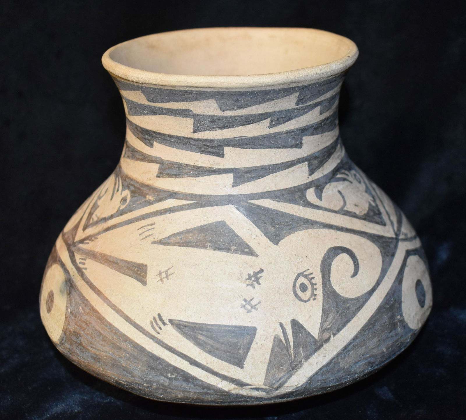 Vintage Mata Ortiz Pottery Vessel (1 of 7)
