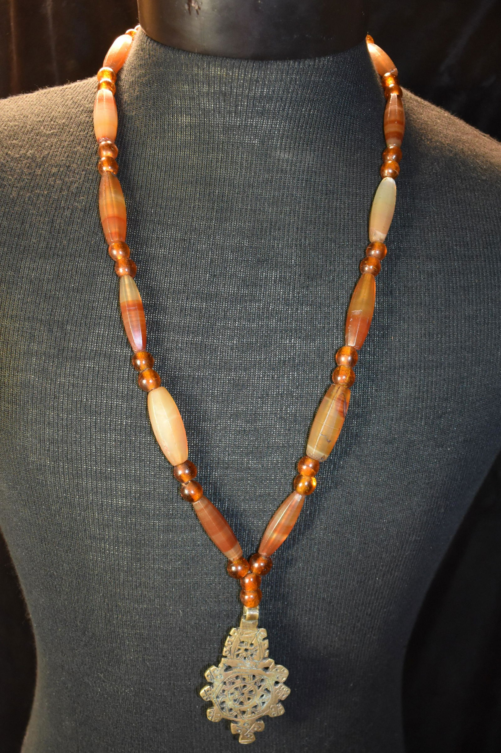 Vintage Agate Bead Necklace with Silver Medalion (1 of 7)