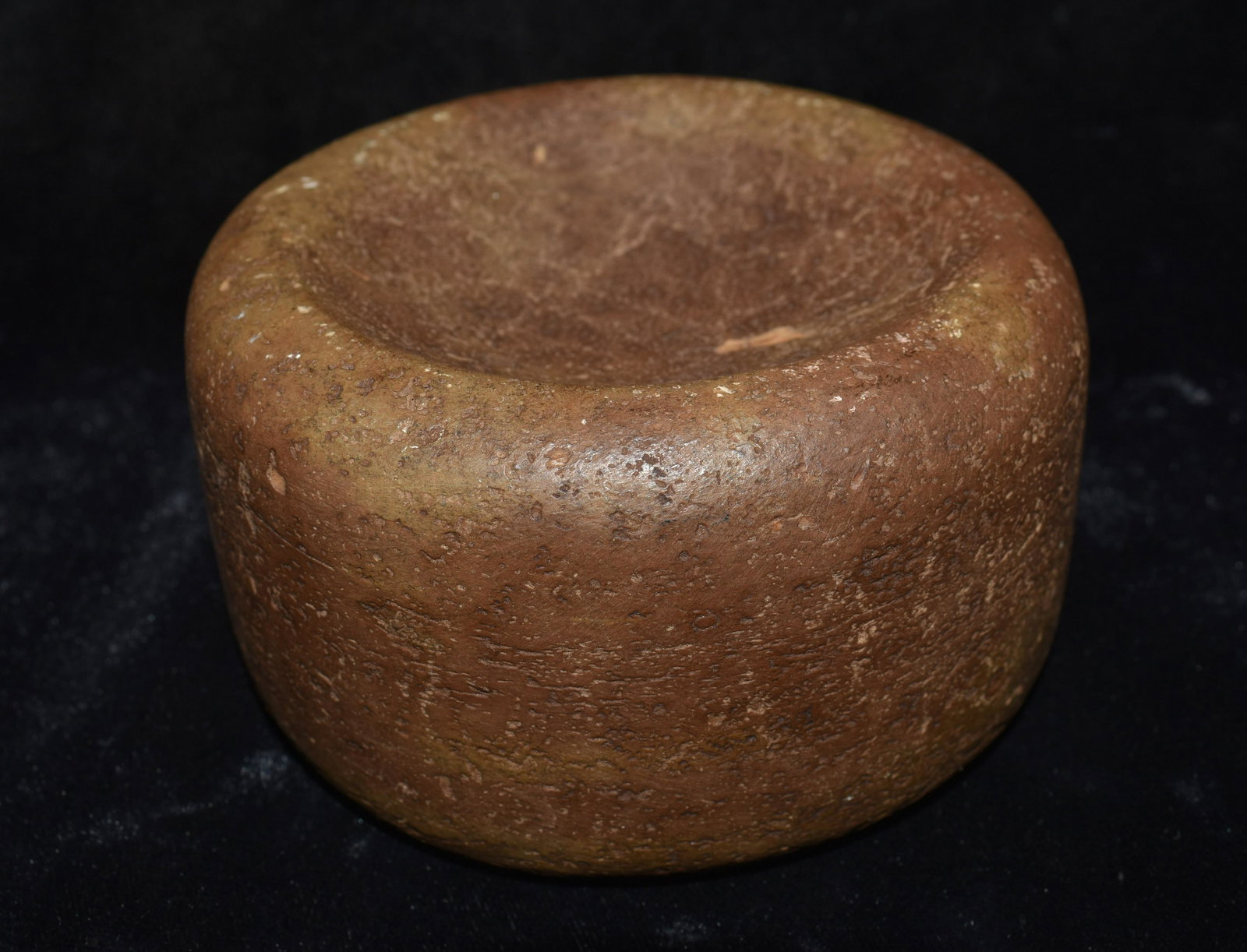 4" Hardstone Discoidal Made by the Late Donnie Lemons: 4" Hardstone Discoidal Made by the Late Donnie Lemons who lived in Pike Co, IL most of his life. Donnie was a very talented maker of pipes, birdstones, bannerstones, discoidals, axes and all things th