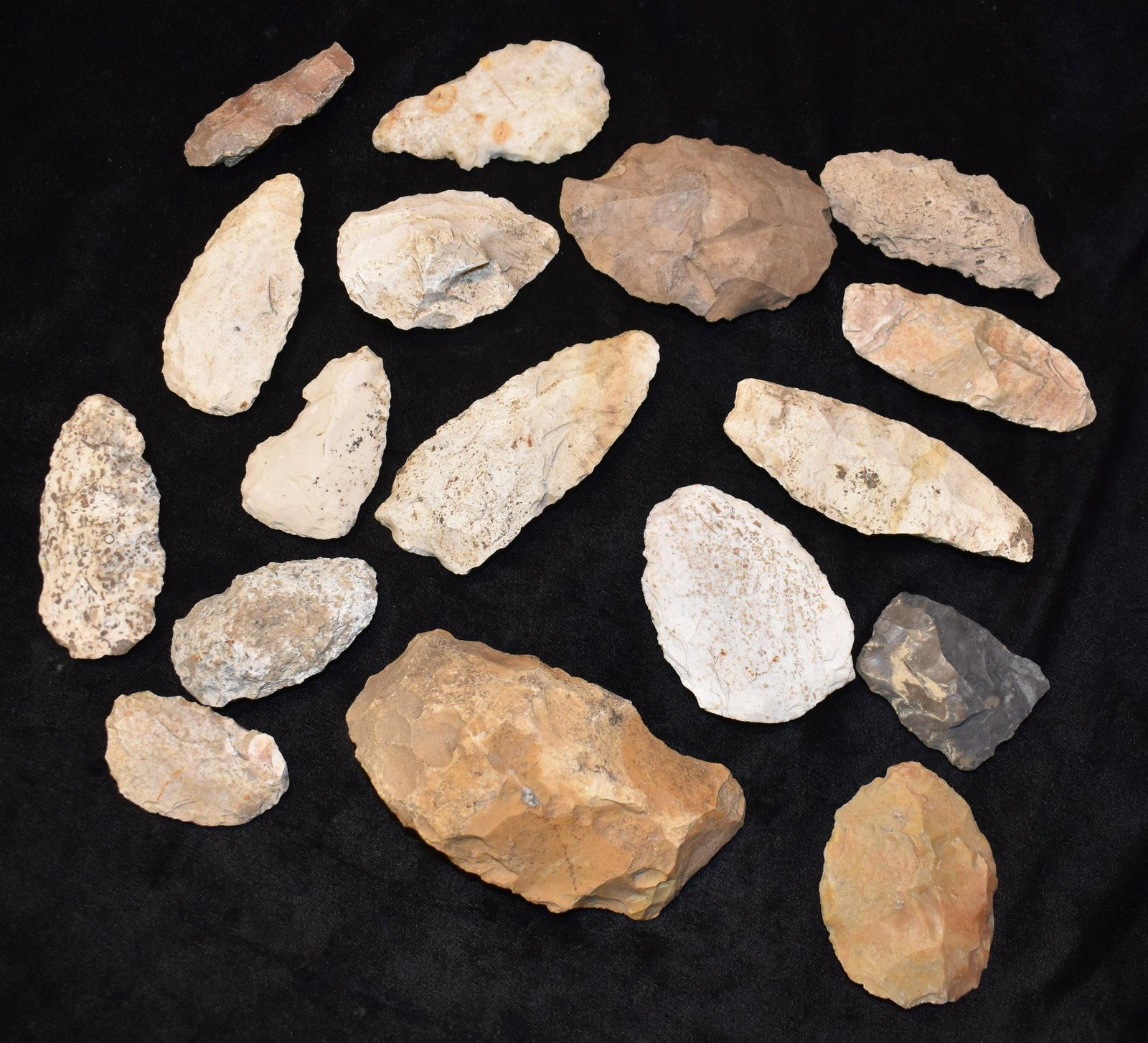 17 Native American Bifaces found in SE and East Central Illinois: 17 Native American Bifaces found in SE and East Central Illinois. Most were tools that were never finished but some may have been used in woodworking. Ex Tom Ryan Collection. These measure 2 1/8" to o
