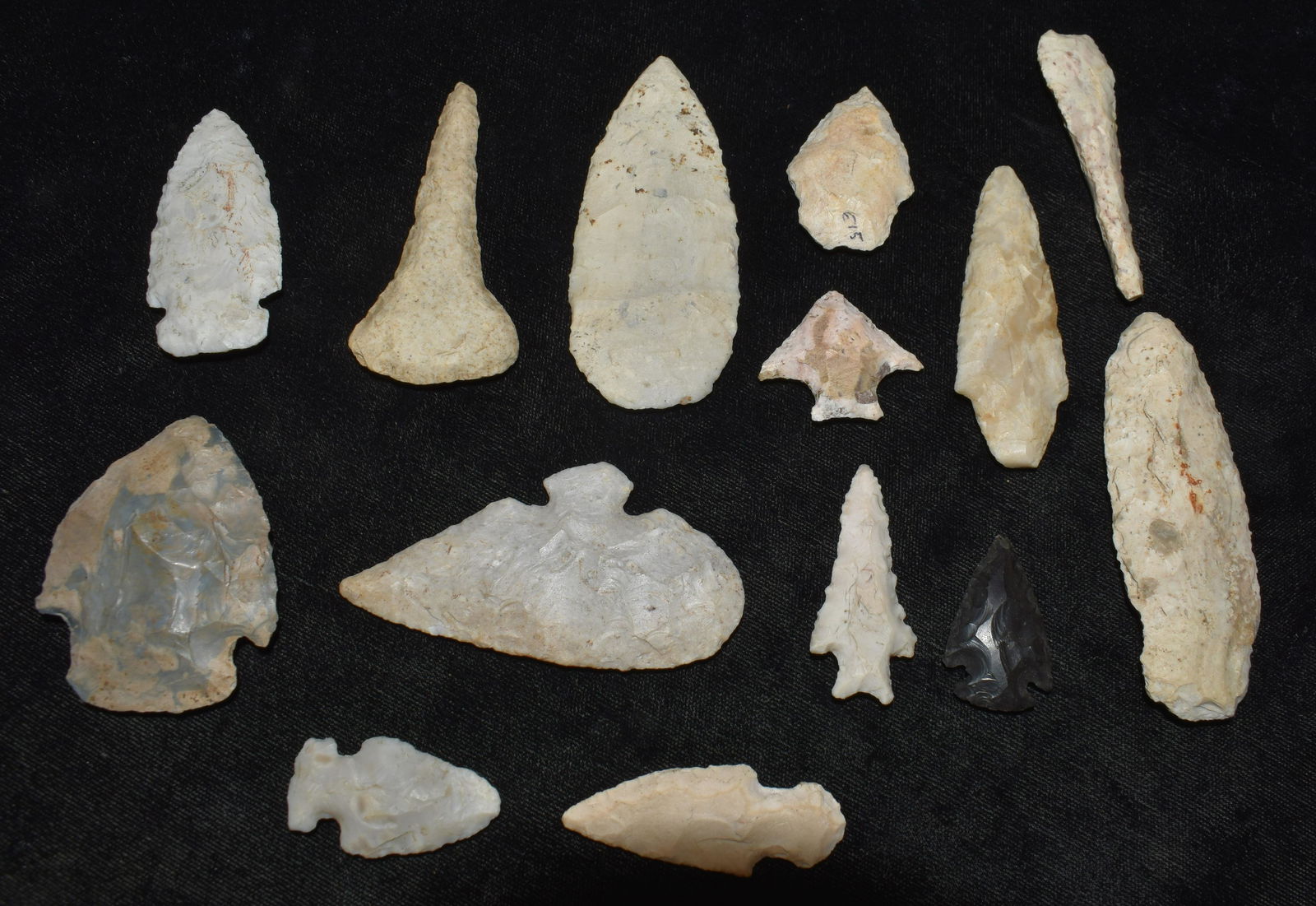 Group of 14 Rechipped or Modern Arrowheads 1" to 3" (1 of 2)