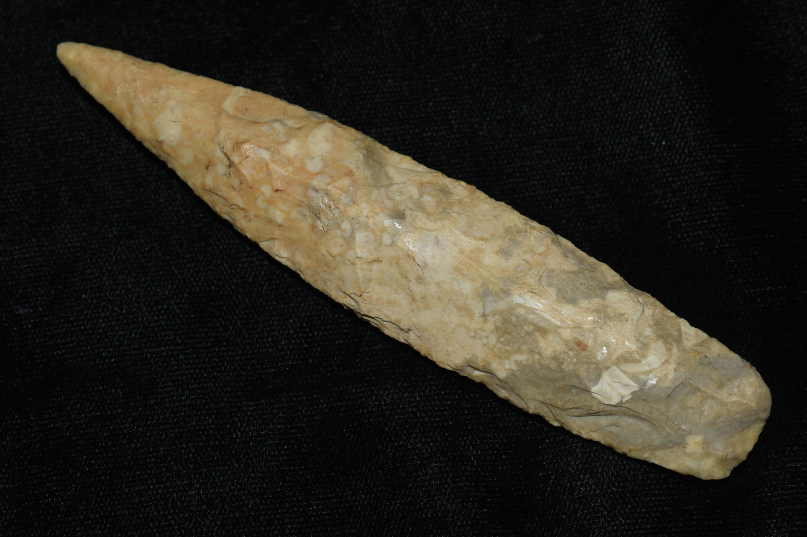4 3/8" Nebo Hill Spear found in Pettis County, Missouri (1 of 7)