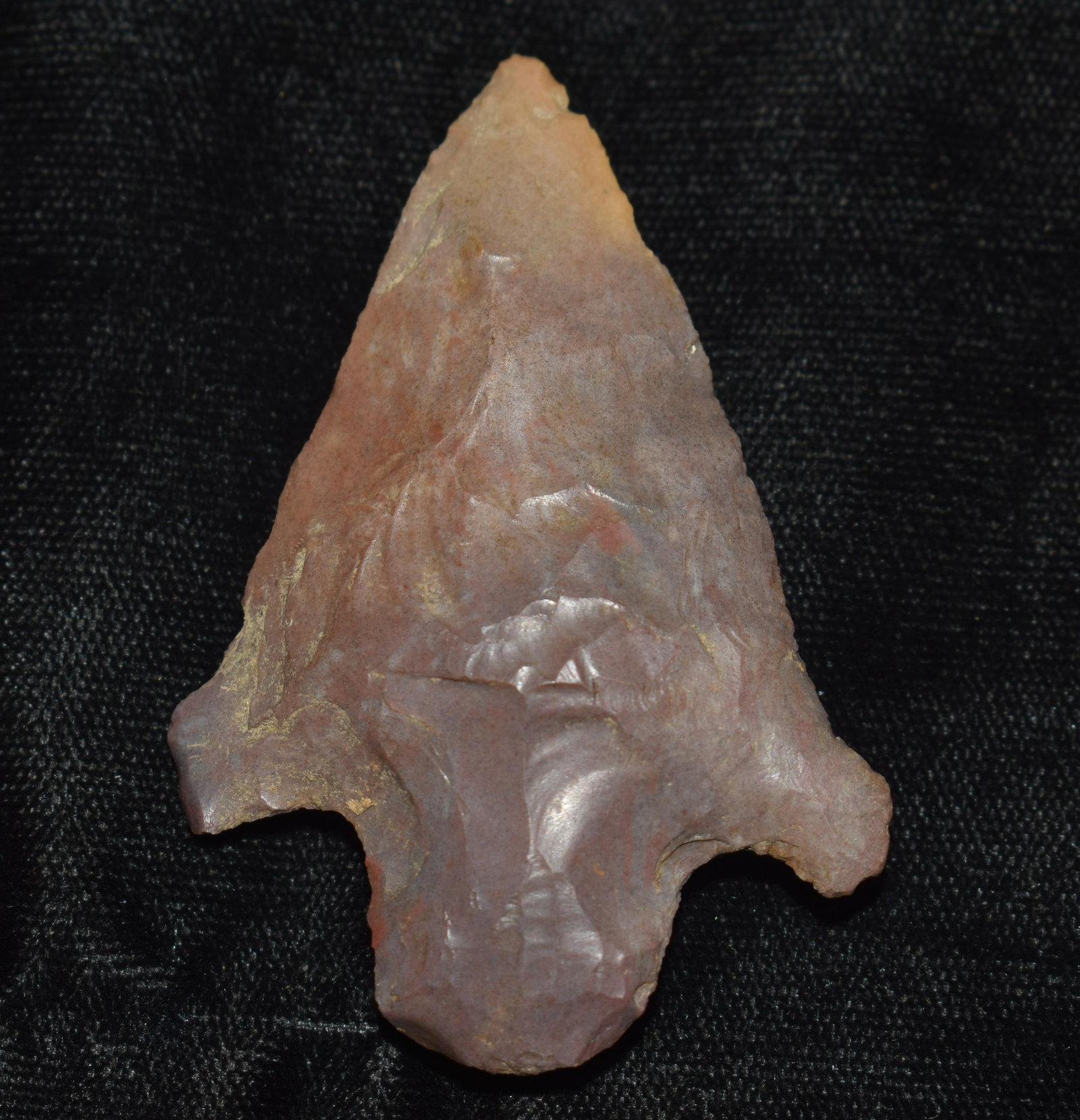 2 1/2" Colorful Crowlies Ridge Dunn Arrowhead found in SE Missouri: 2 1/2" Colorful Crowlies Ridge Dunn Arrowhead found in SE Missouri. This is a very sturdy made point. It may also be an Etley variant. In that part of the country the Indians mostly relied on smaller 