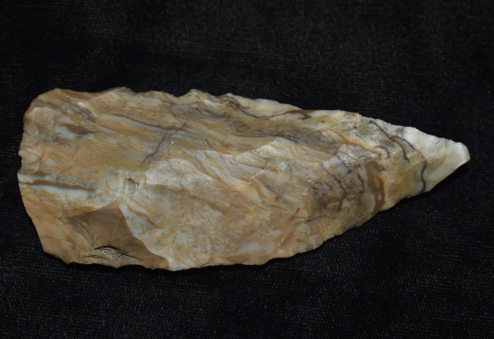 3 5/8" Mozarkite Dalton Blade found in SE Missouri: 3 5/8" Mozarkite Dalton Blade found in SE Missouri. The blade on this piece is very torqued with what some call a left hand bevel which is typical of Daltons made throughout that region. Ex Jeff Gower